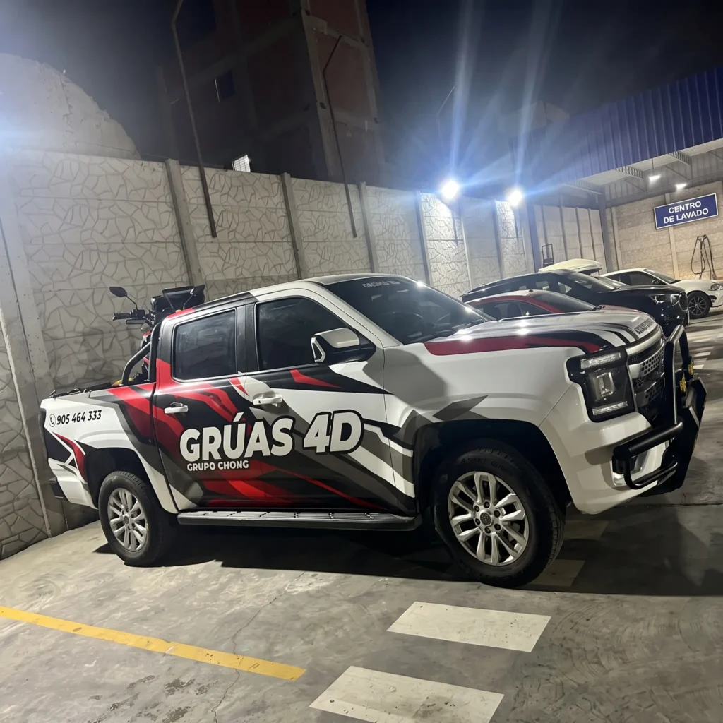 Prueba de vinilo automotriz fundido de alta gama en MJE Polarizados que se retira sin dañar la laca ni dejar residuos de pegamento
